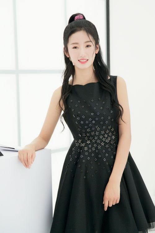 妍妍战神吃瓜,揭秘网络红人吃瓜背后的故事