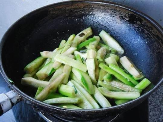 请问朋友蛇瓜怎么吃,探索美味与营养的完美结合