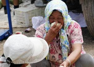 农村吃瓜大妈,揭秘乡村生活点滴